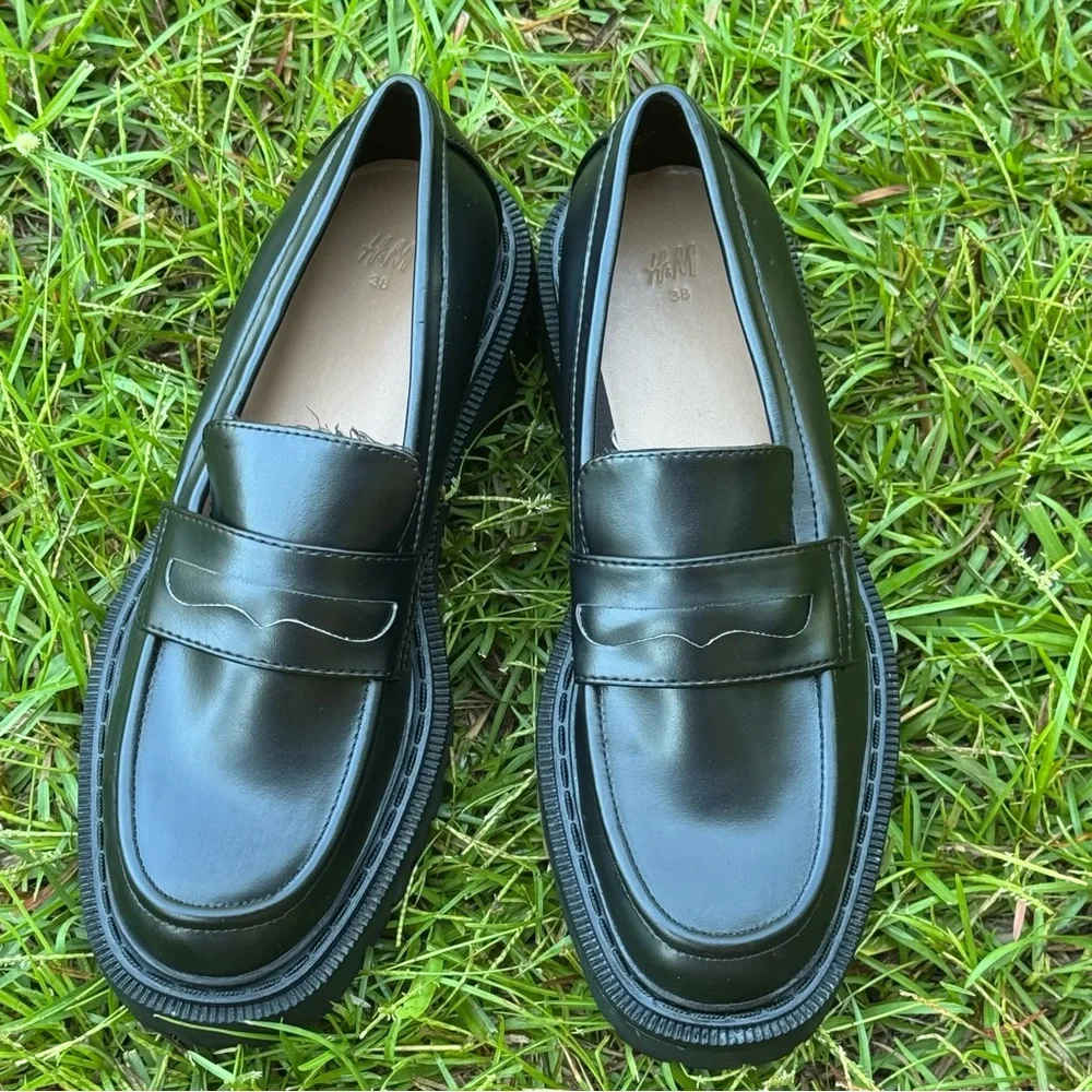 H&M Women’s Penny Loafers Size 38 US 7 Black Glossy Chunky Lug Sole